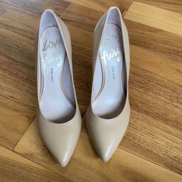 Beige Nine West vegan leather stilettos - Picture 1 of 11